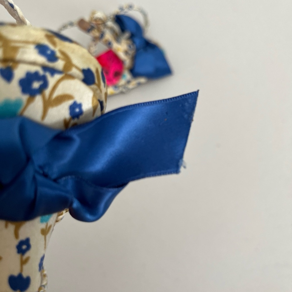 LIMITED EDITION Betsey Johnson BLUE BOW Floral STILETTO Size 10M - Picture 8 of 9